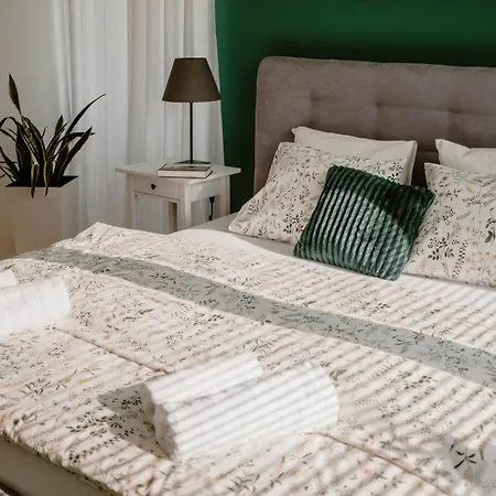شقة White